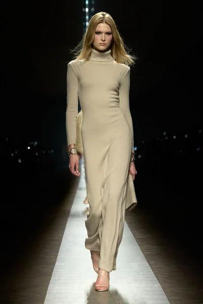 Look 15